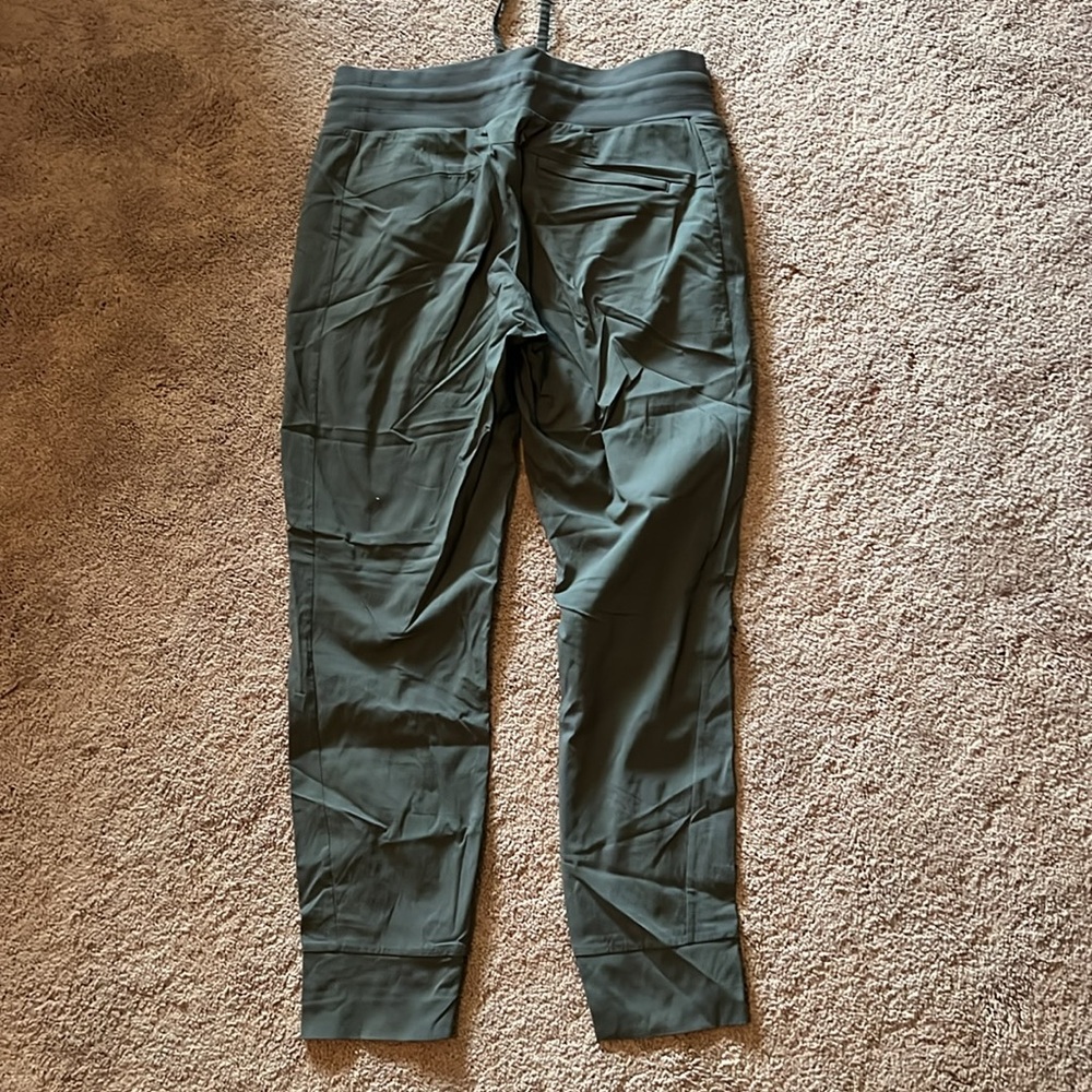 Athleta Trekkie North Jogger
Size 4
Olive green - Picture 2 of 7